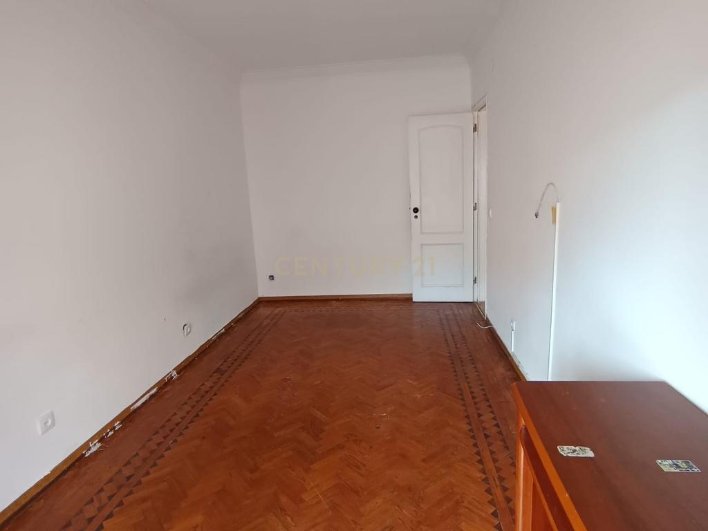 Apartamento de 4 Assoalhadas - Cova da Piedade - União Piedense - Image 9