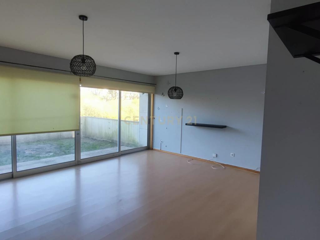 Apartamento T2 com Terraço e Garagem, Maia (Ao Aeroporto) - Image 8
