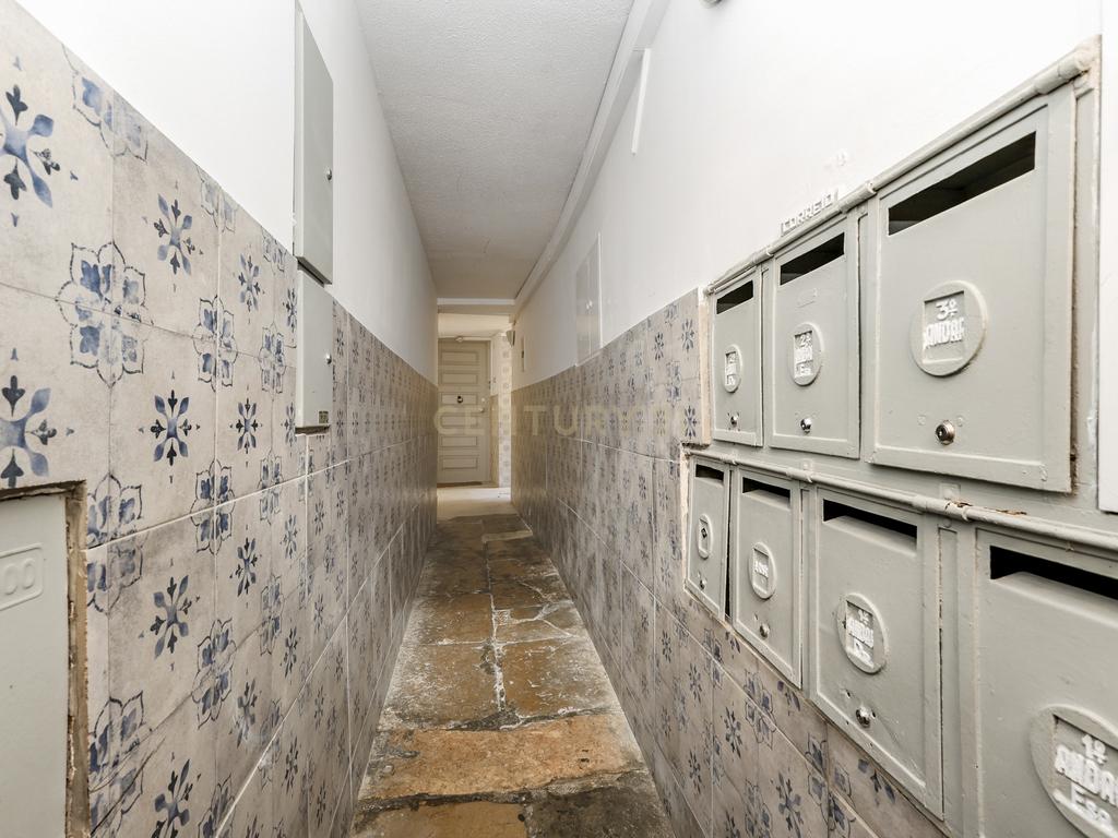 T2 DUPLEX EM ALFAMA COM VISTA PARA ARRENDAR - Image 22