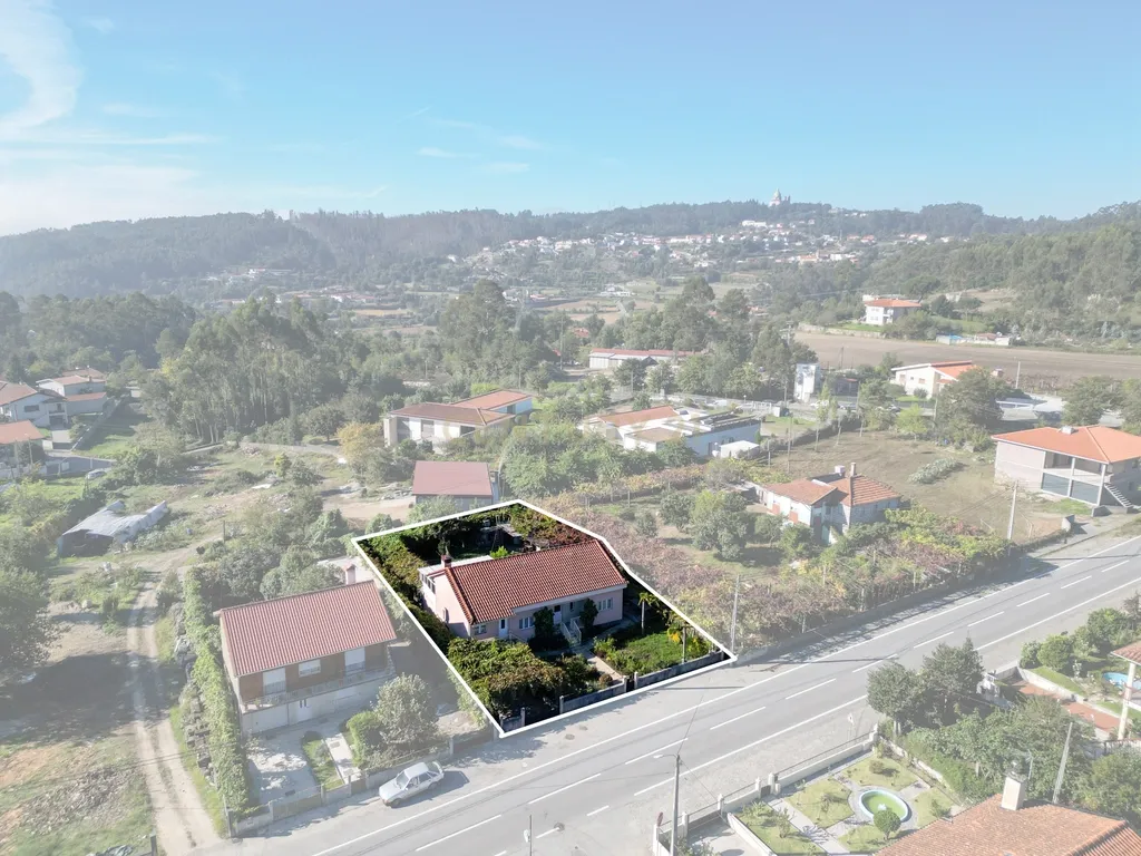 MORADIA T3 EM ESPINHO - BRAGA | 800 M² DE TERRENO | JARDIM | VISTA PANORÂMICA - Image 2