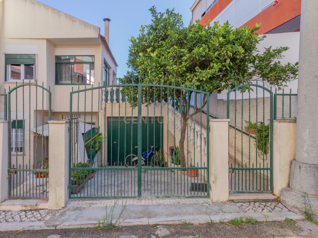 Apartamento Remodelado em Corroios, Seixal T3 + 3, garagem e Terraço - Image 46