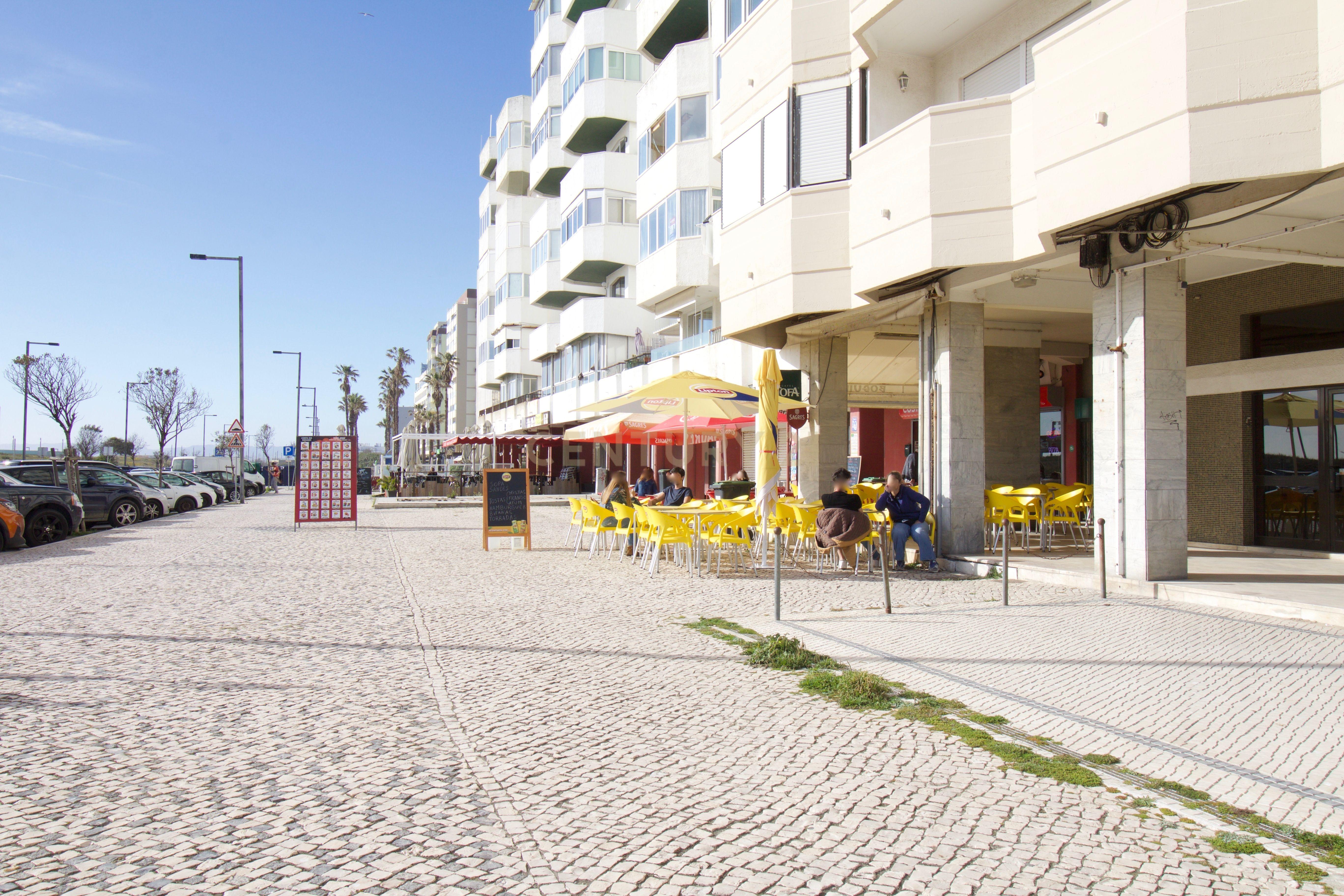 Fotografia 4 de Trespasse estabelecimento comercial 1ª linha da Praia, Costa da Caparica