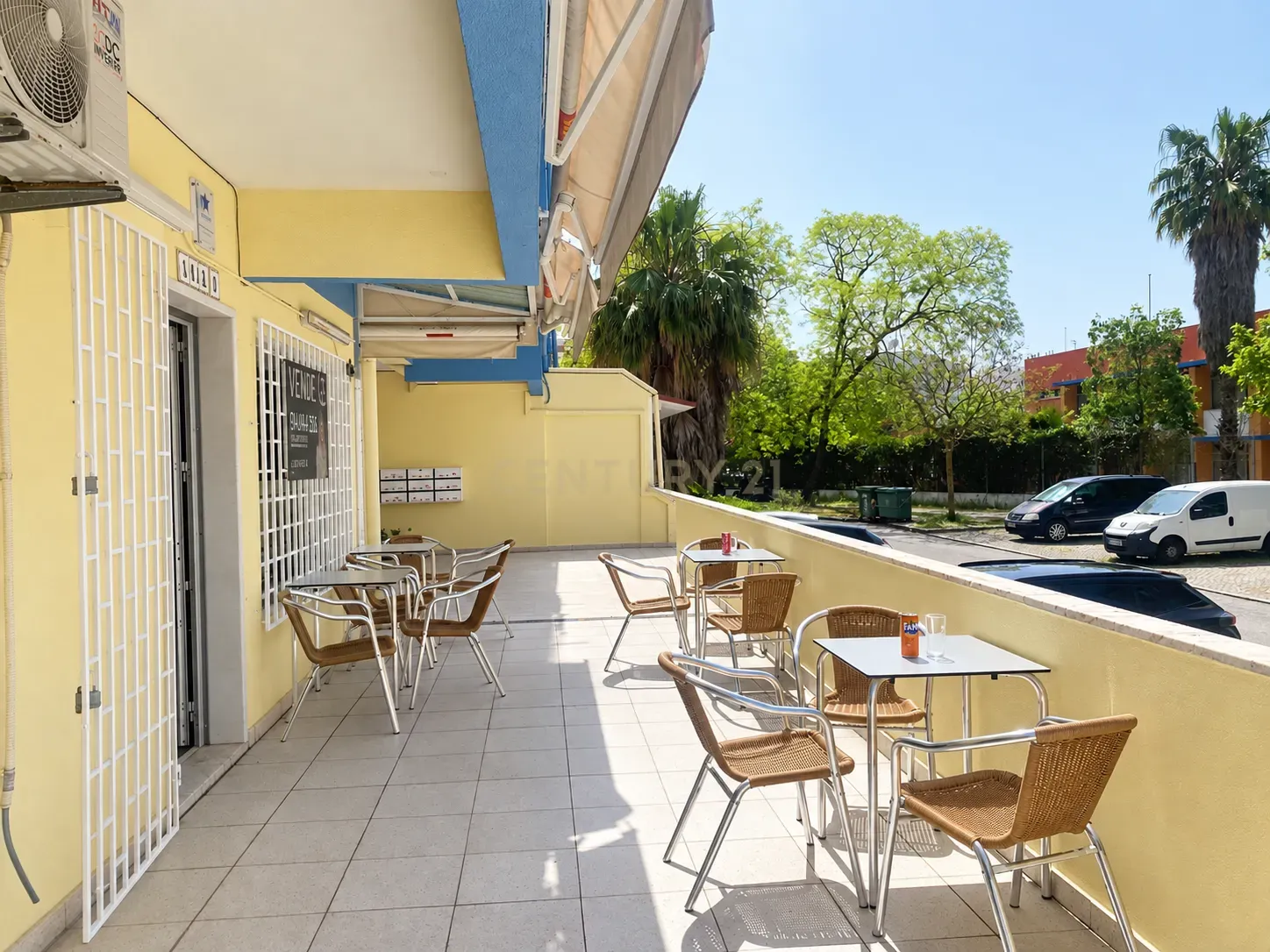 Café/Restaurante em Santo António da Caparica, a poucos metros da Praia!