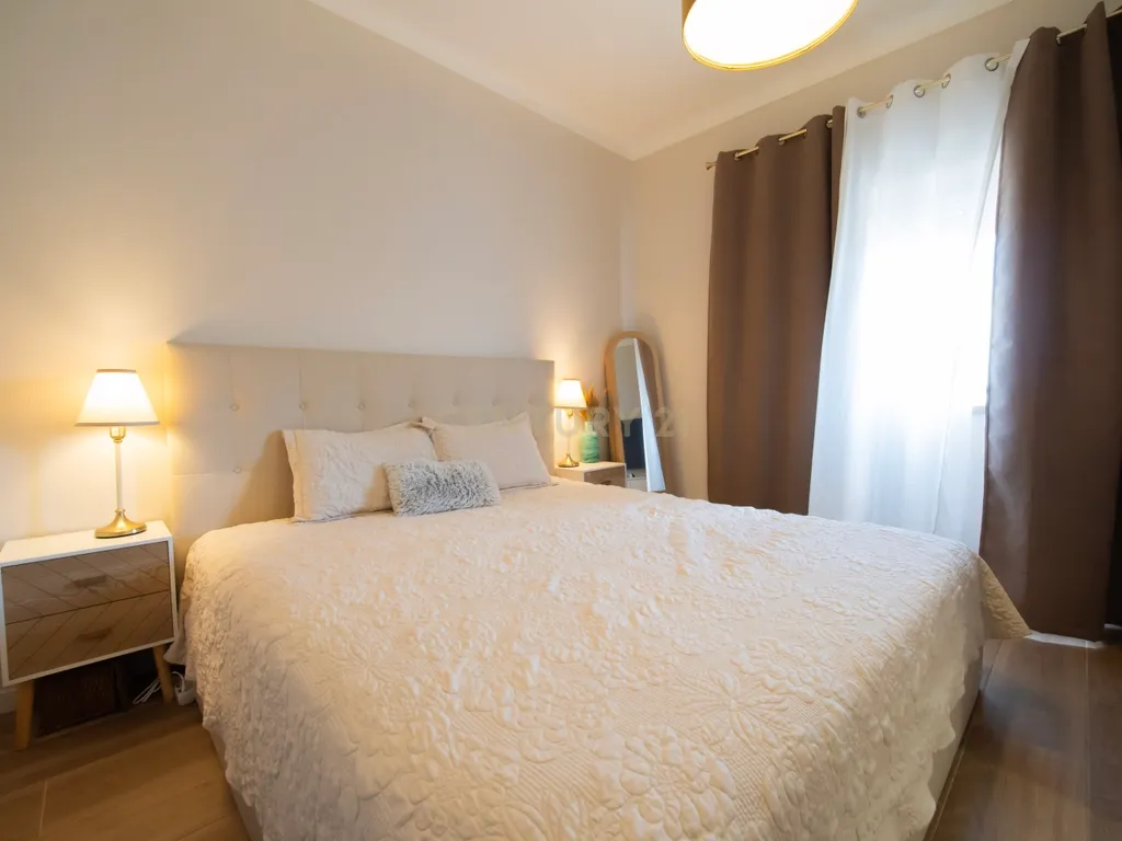 Moradia T2 Renovada, com 119 m² de Logradouro - Image 9