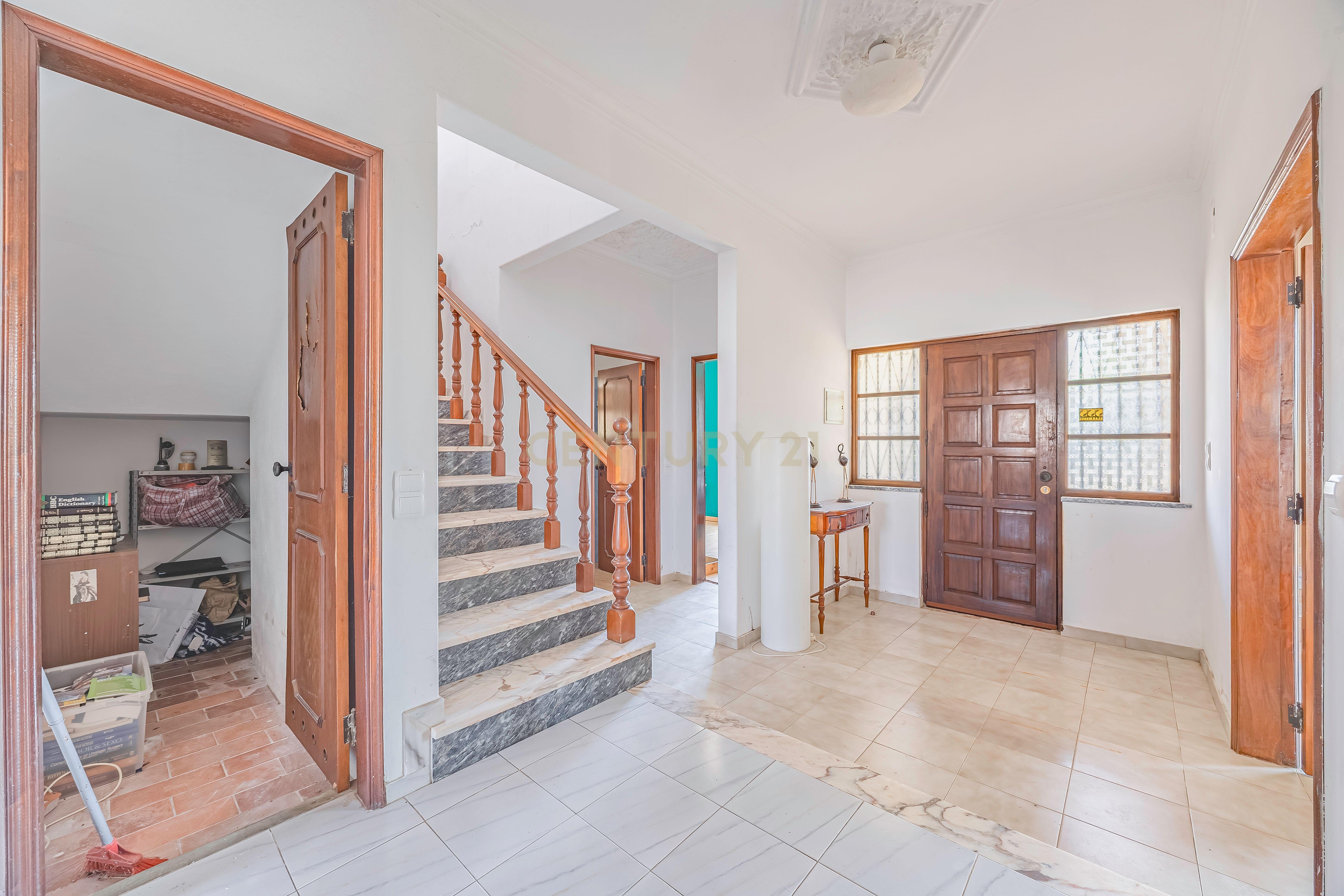 Fotografia 12 de Moradia T5 na zona das Gambelas,  Montenegro, Faro - Oportunidade Única