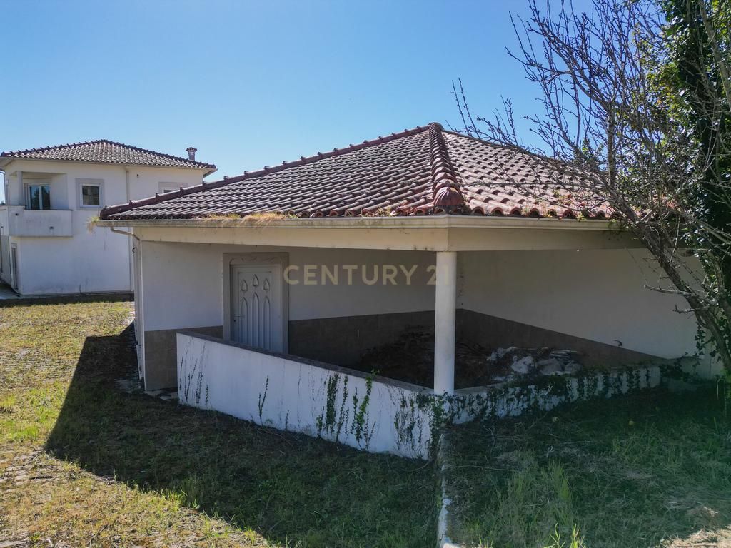 Moradia T3 isolada em Rua Neves, Borda do Campo, Paião. - Image 20