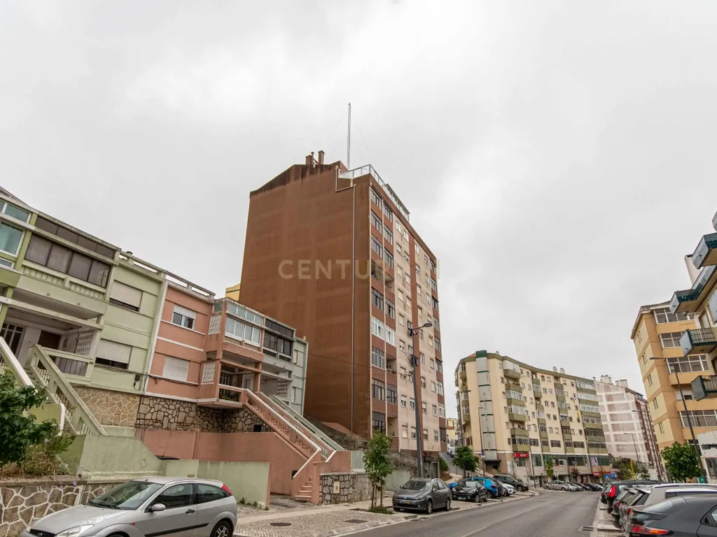 Apartamento T3 + 74m2 de área extra em Agualva-Cacém - Image 16