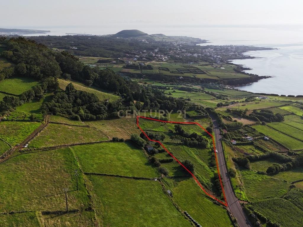 Terreno com 7798 metros quadrados em Vila de São Sebastião, Angra do Heroísmo - Image 1