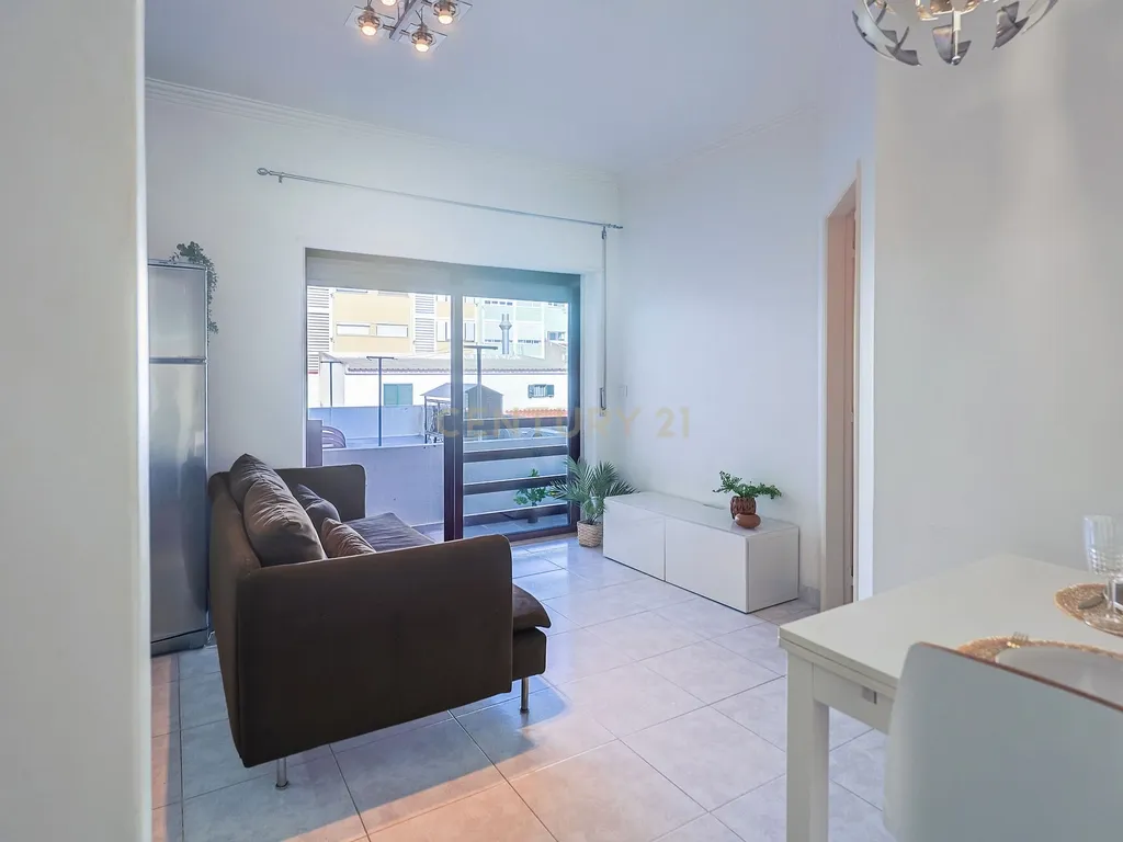 Apartamento T0 na Costa da Caparica, perto de transportes e serviços. - Image 8