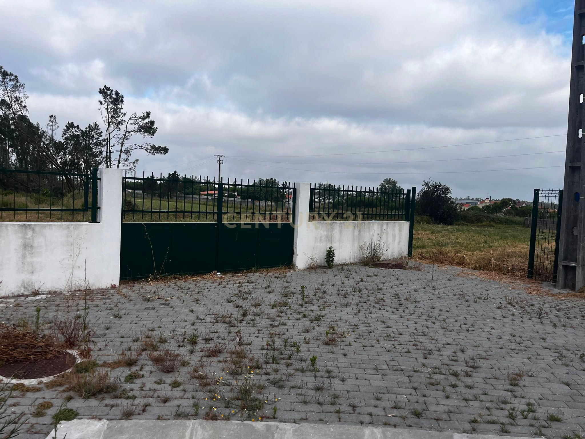 Fotografia 3 de Terreno urbanizável com 2050m2 na Moita