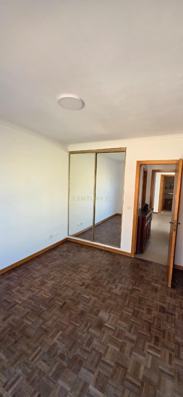 Fotografia 11 de Arrenda-se apartamento T2 para  2º Andar com Elevador em Peniche edifício Berlenga.  Se procura uma zona