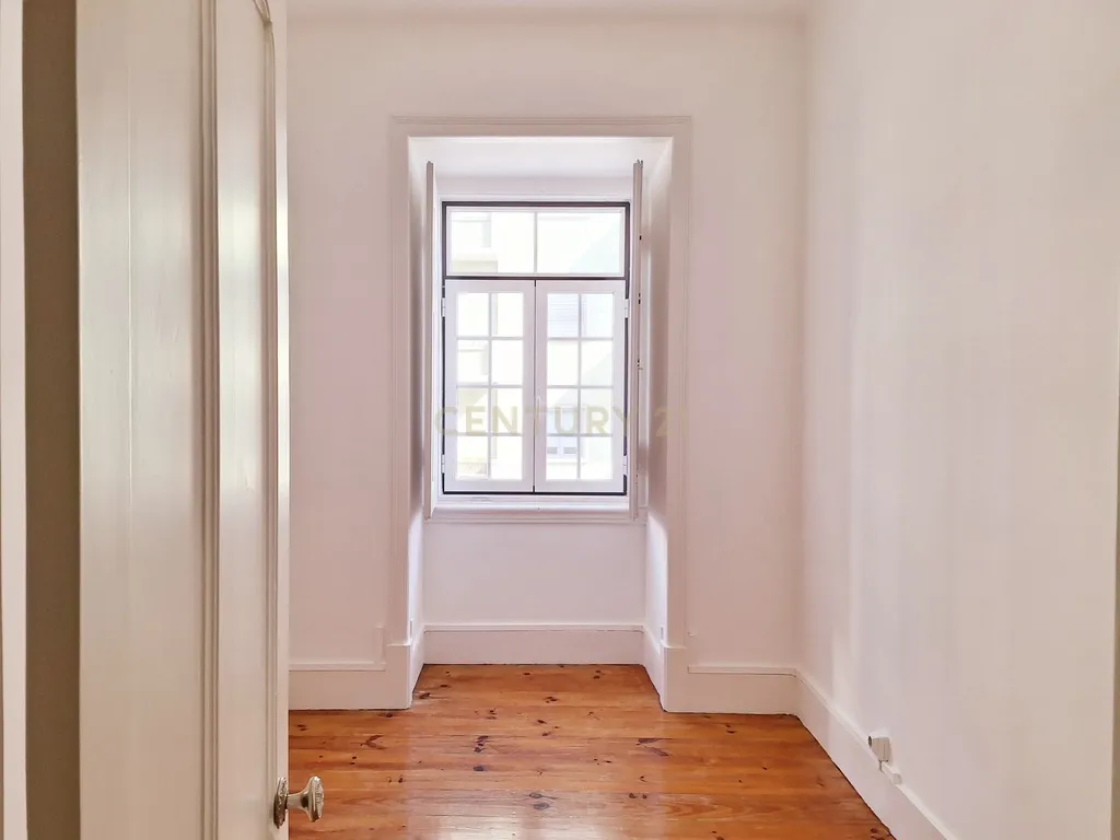 Apartamento T3+2 para Arrendamento em Campolide - Image 1