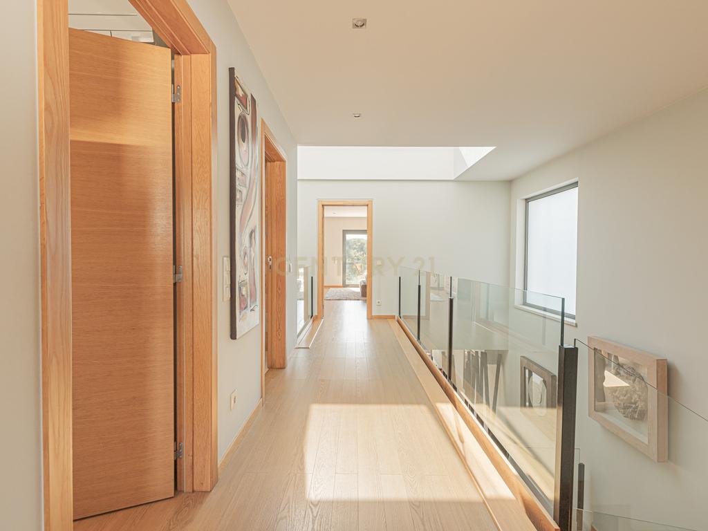 ✨ Moradia T4 de Luxo em Condomínio Exclusivo – Santo Antão do Tojal, Loures - Image 13