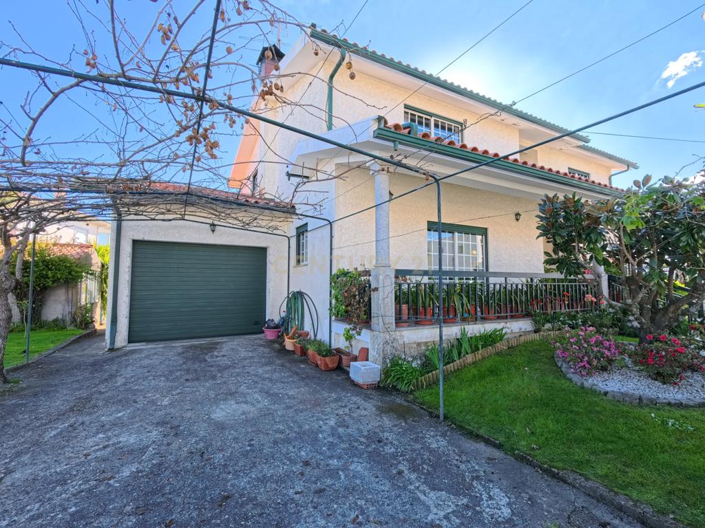 Moradia térrea T5 com 1600 m² de terreno em Fragosela - Viseu - Image 3