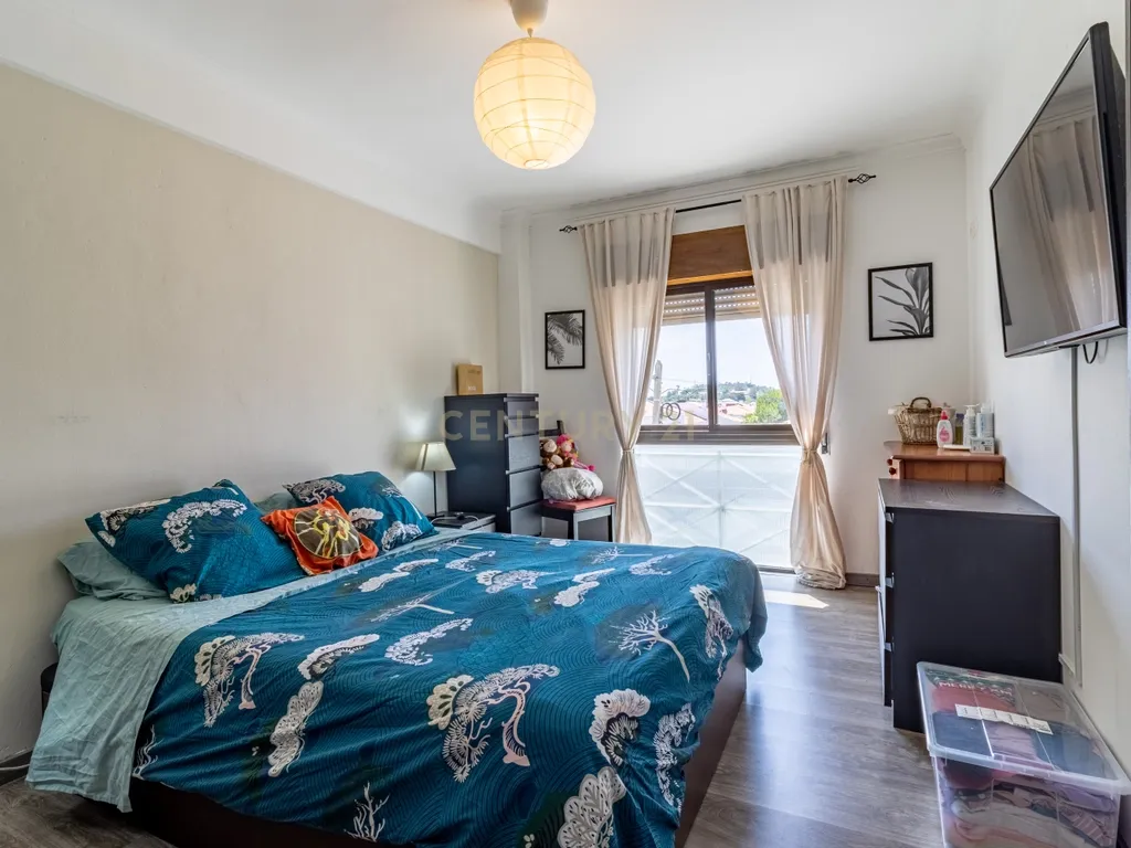 Apartamento T3 Espaçoso e Luminoso em Zona Tranquila de Sesimbra - Image 24