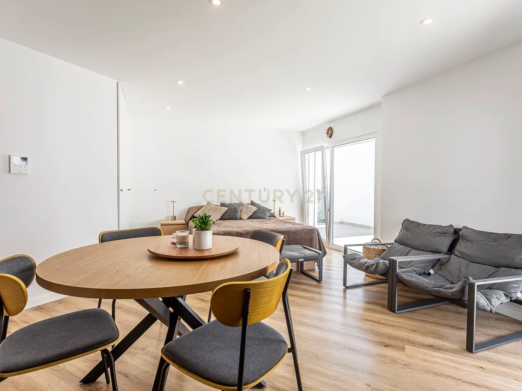 T0 Novo com Magnífico Terraço, Churrasqueira, Garagem e Arrecadação | Aires - Palmela - Image 4