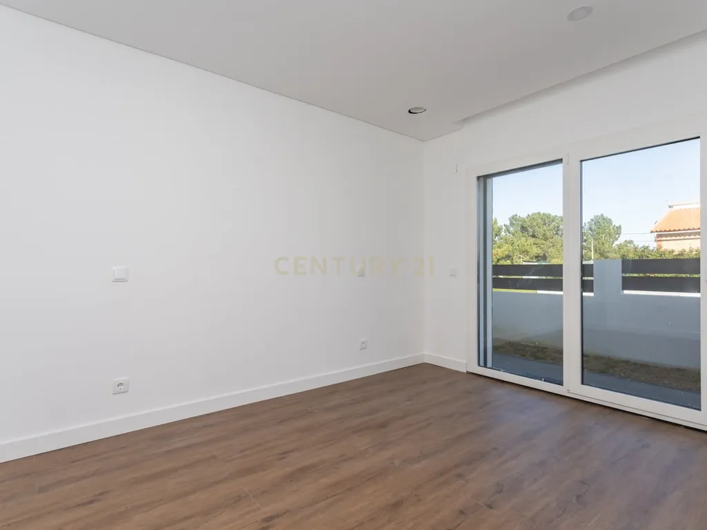 Moradia T3 Térrea Isolada com 3 suítes | Quinta do Anjo - Image 20