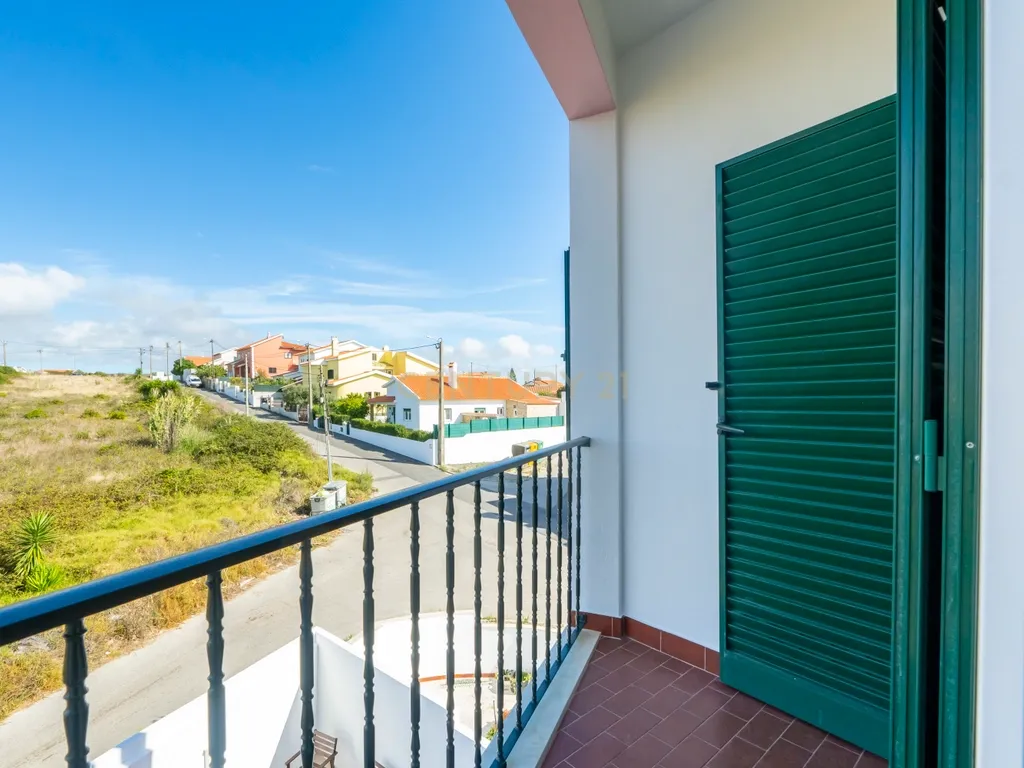 Apartamento Remodelado com Vista Mar na Ericeira, lugar de parqueamento - Image 17