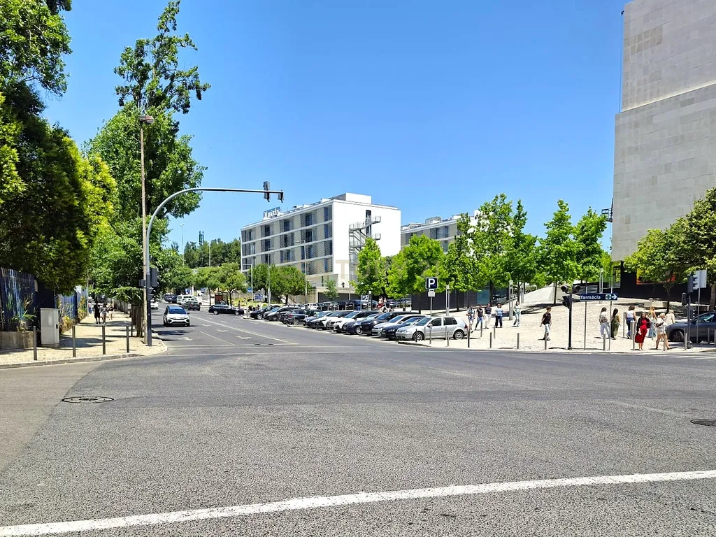 Arrendamento - T2 em S. D. Benfica, junto ao Metro do Alto dos Moinhos - Image 17