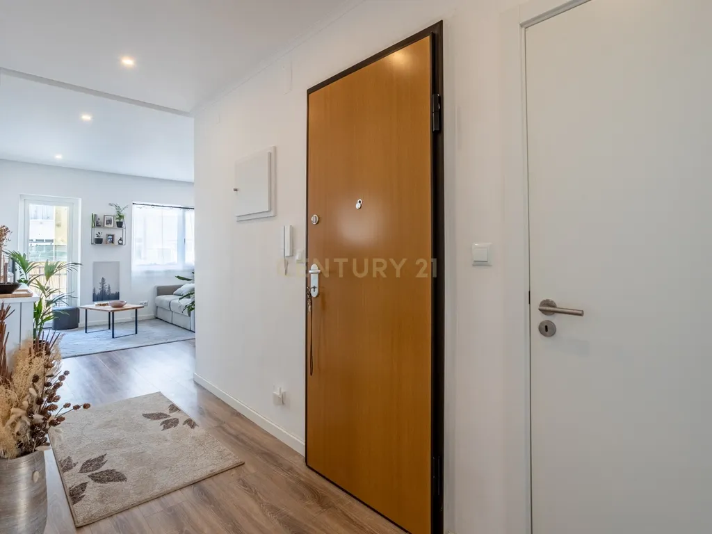 Apartamento T3 totalmente renovado, Laranjeiro. - Image 6