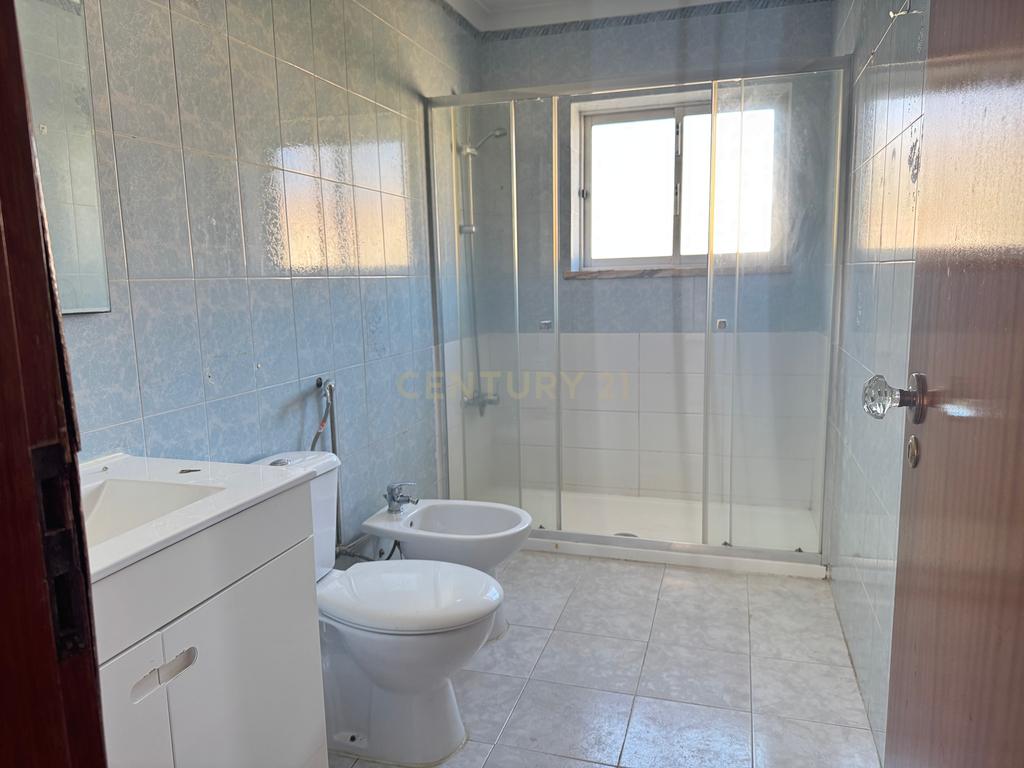 Arrendamento T3 com Garagem | Boas Áreas | Bairro de Santa Apolónia - Image 13