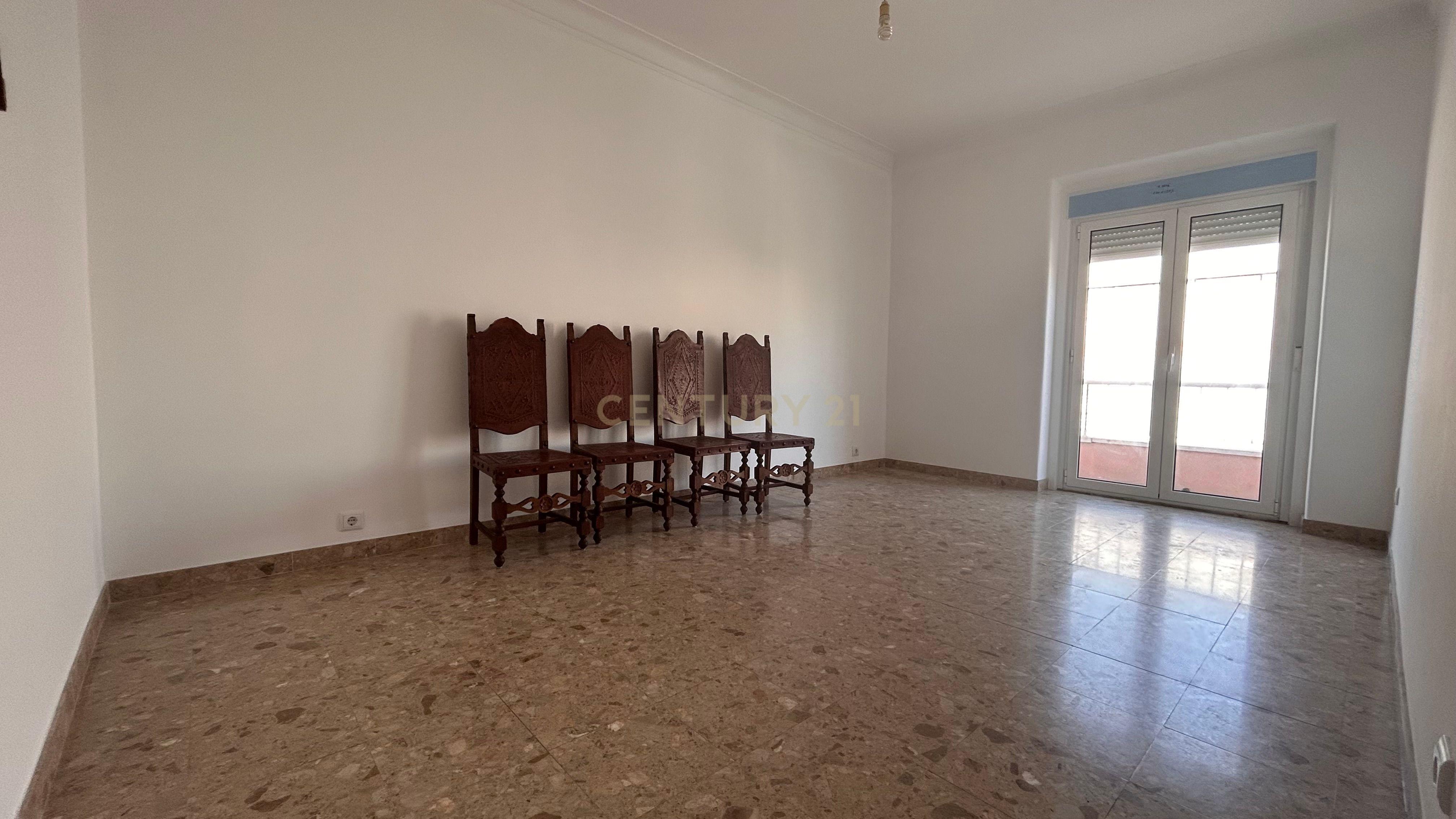 Fotografia 12 de Apartamento T3 para Arrendamento em Moscavide | 3.º Andar sem Elevador