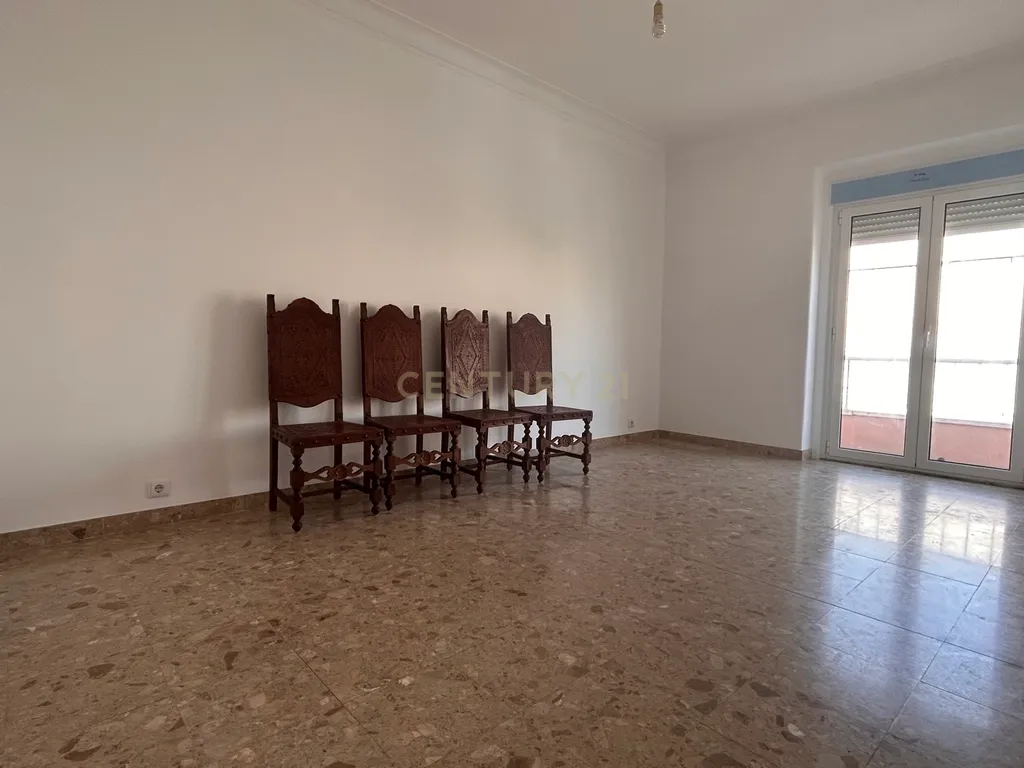 Apartamento T3 para Arrendamento em Moscavide | 3.º Andar sem Elevador - Image 12