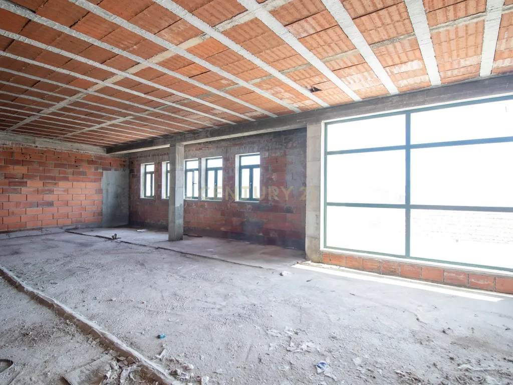 Investimento com Duplo Potencial: Comércio + Habitação em Soure - Image 17