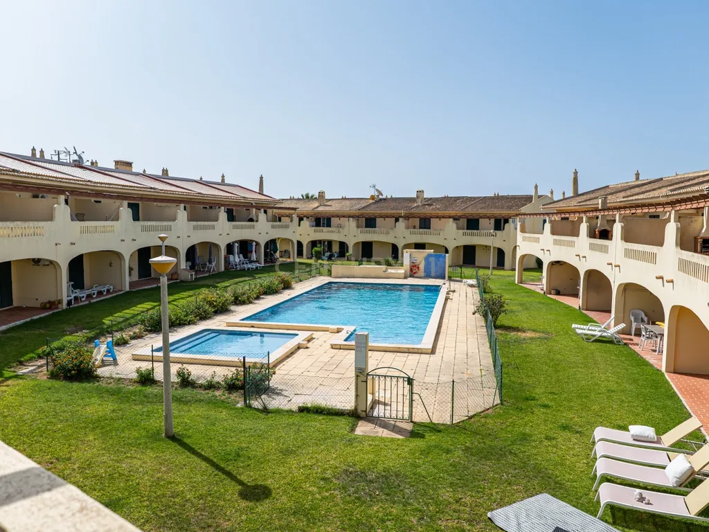 Apartamento com Vista Piscina em Condomínio Privado – VILAMAR (Porches, Algarve) - Image 1