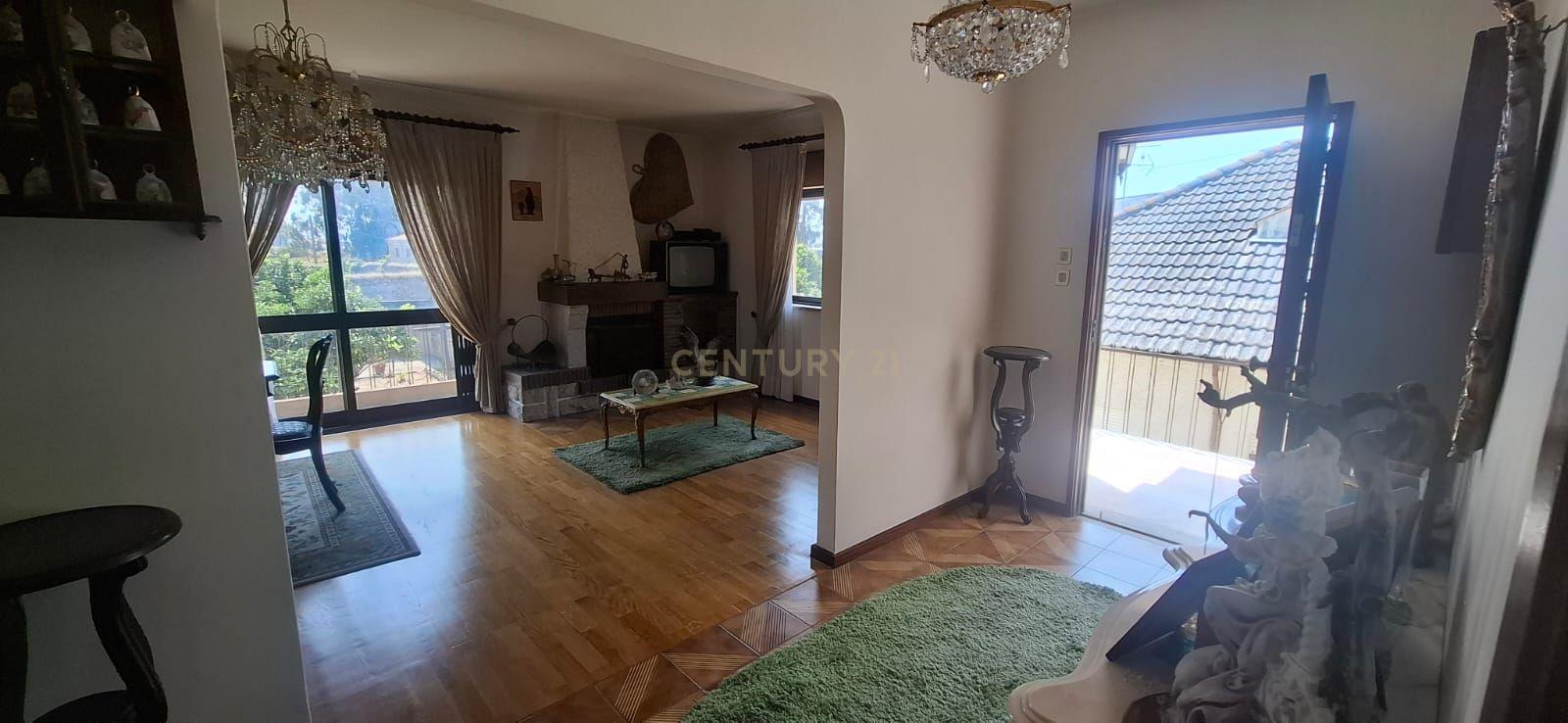 Fotografia 10 de MORADIA DE TRÊS PISOS, QUATRO FRENTES E UMA ÓTIMA ZONA EXTERIOR GIESTEIRA / PÓVOA DE VARZIM