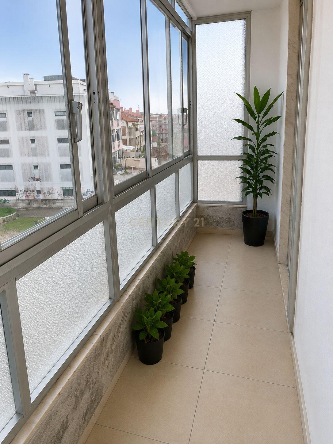 Fotografia 4 de T2 nas Mercês, Sintra | Em frente à estação ferroviária | Oportunidade de investimento