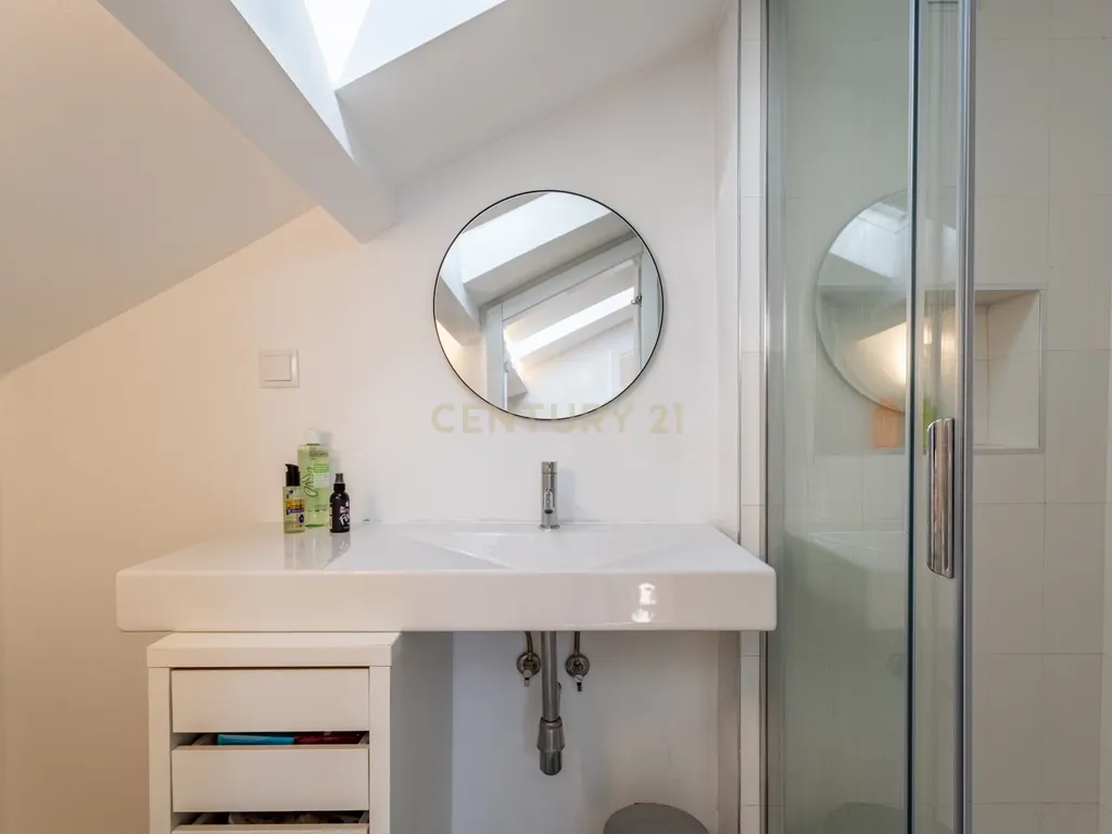 Apartamento T2 transformado em T3 com charme único em Alvalade - Image 23