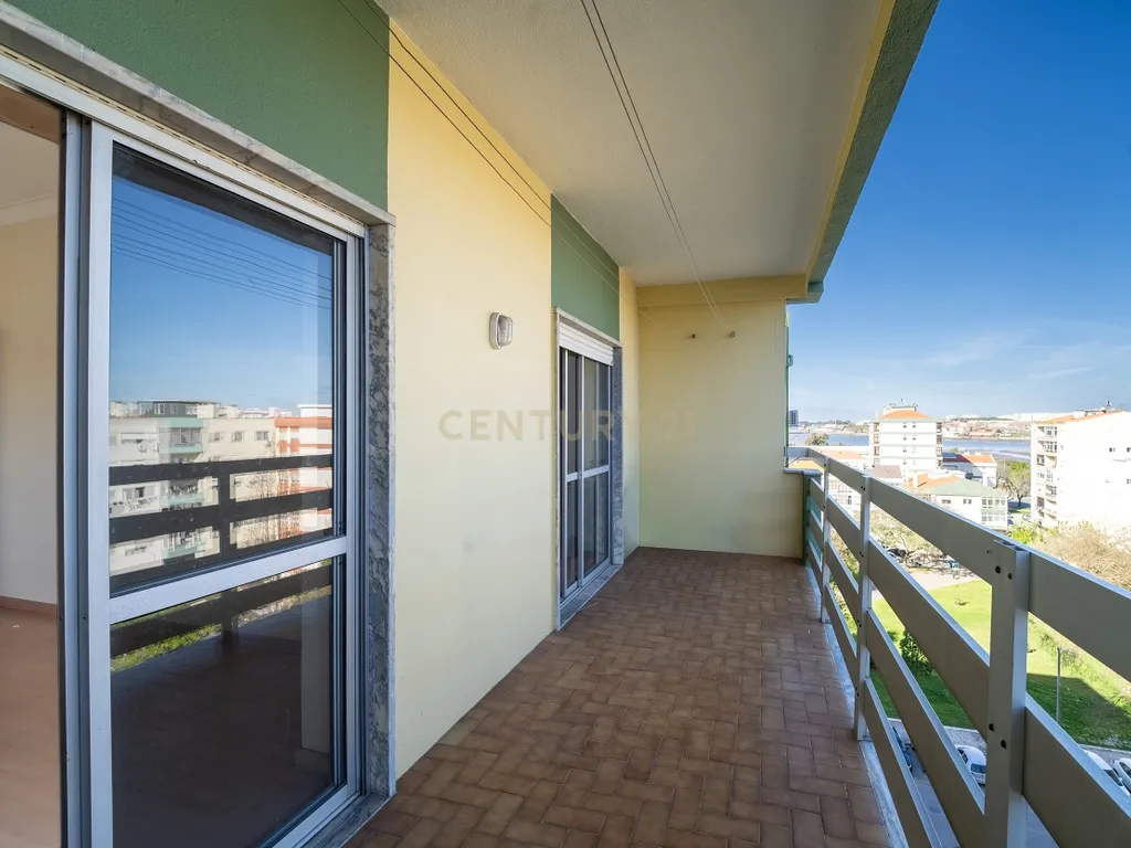 Apartamento T2 em Amora, Seixal - Oportunidade Única! - Image 16