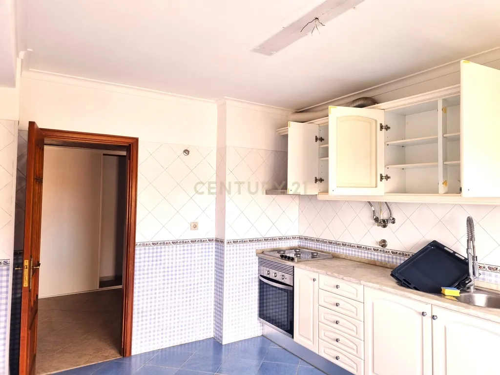 Apartamento T2 com Vista Panorâmica e garagem - Image 10