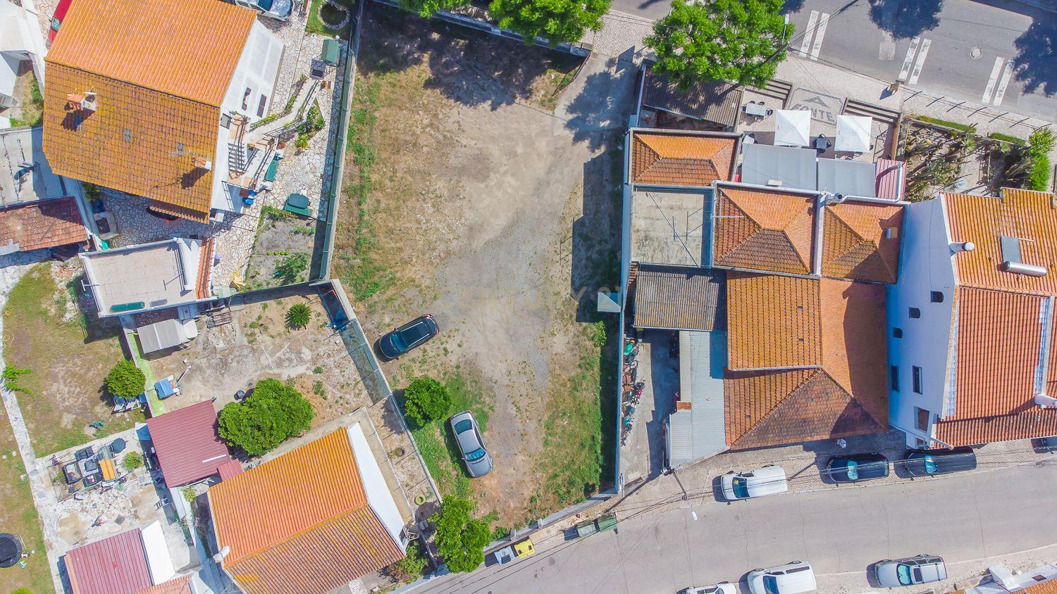 Fotografia 3 de Terrenos Urbanos em Águas de Moura – Excelente Oportunidade para Habitação ou Investimento