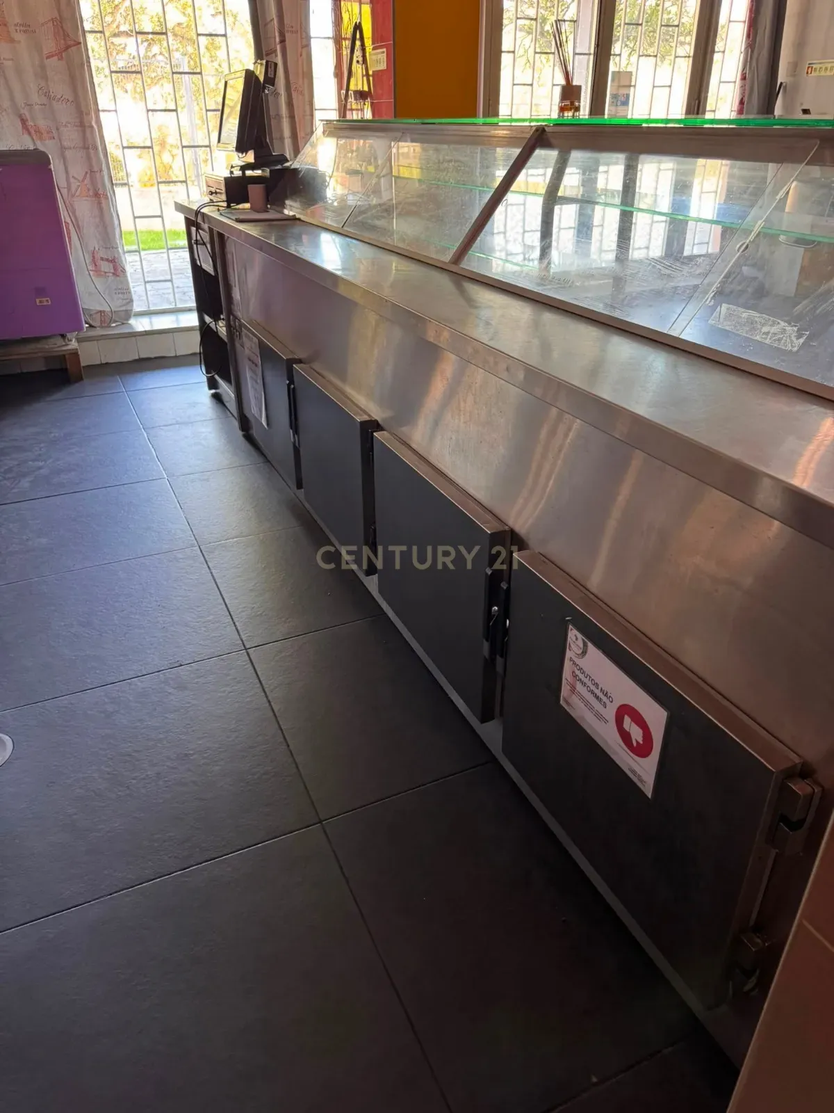 Fotografia 7 de Arrendamento de Café Totalmente Equipado – Excelente Localização na Camarinha, Setúbal