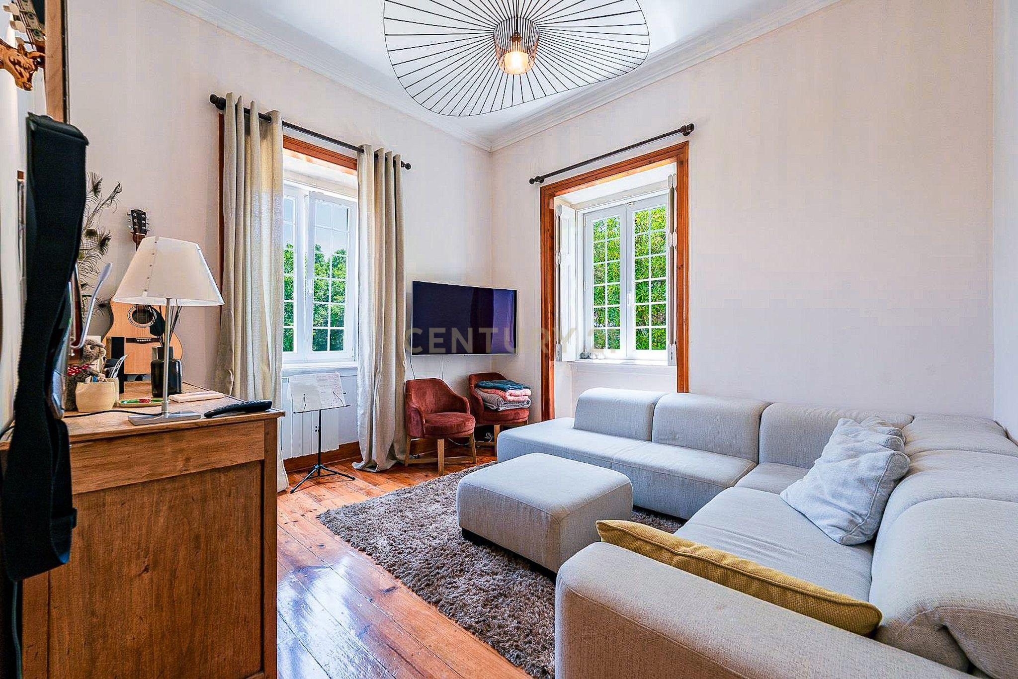 Fotografia 11 de Moradia Histórica no Monte Estoril com Apartamento Independente