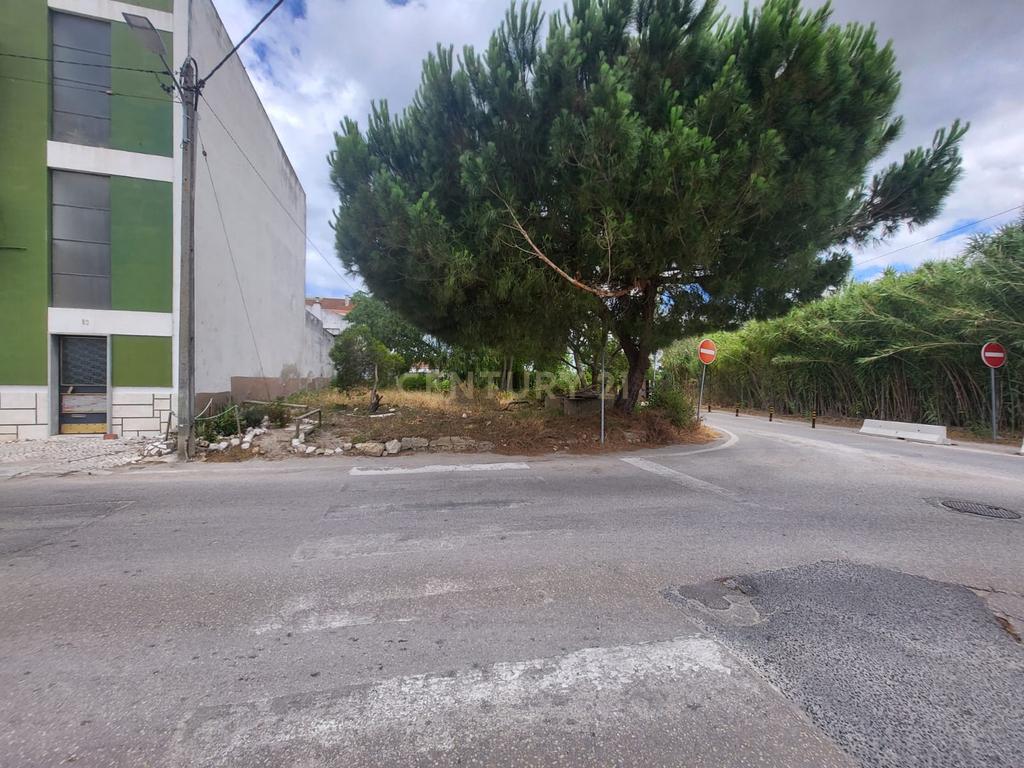Terreno Urbano para Construção | Alhos Vedros | Excelente Oportunidade para Construtores e Investidores - Image 1