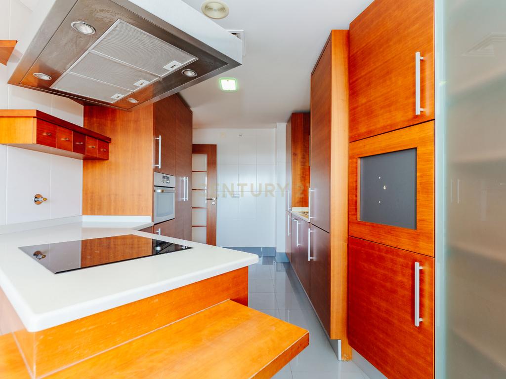 Apartamento T3 com vista da Varanda sobre o Rio Tejo  nos Terraços da Ponte Sacavém - Image 4