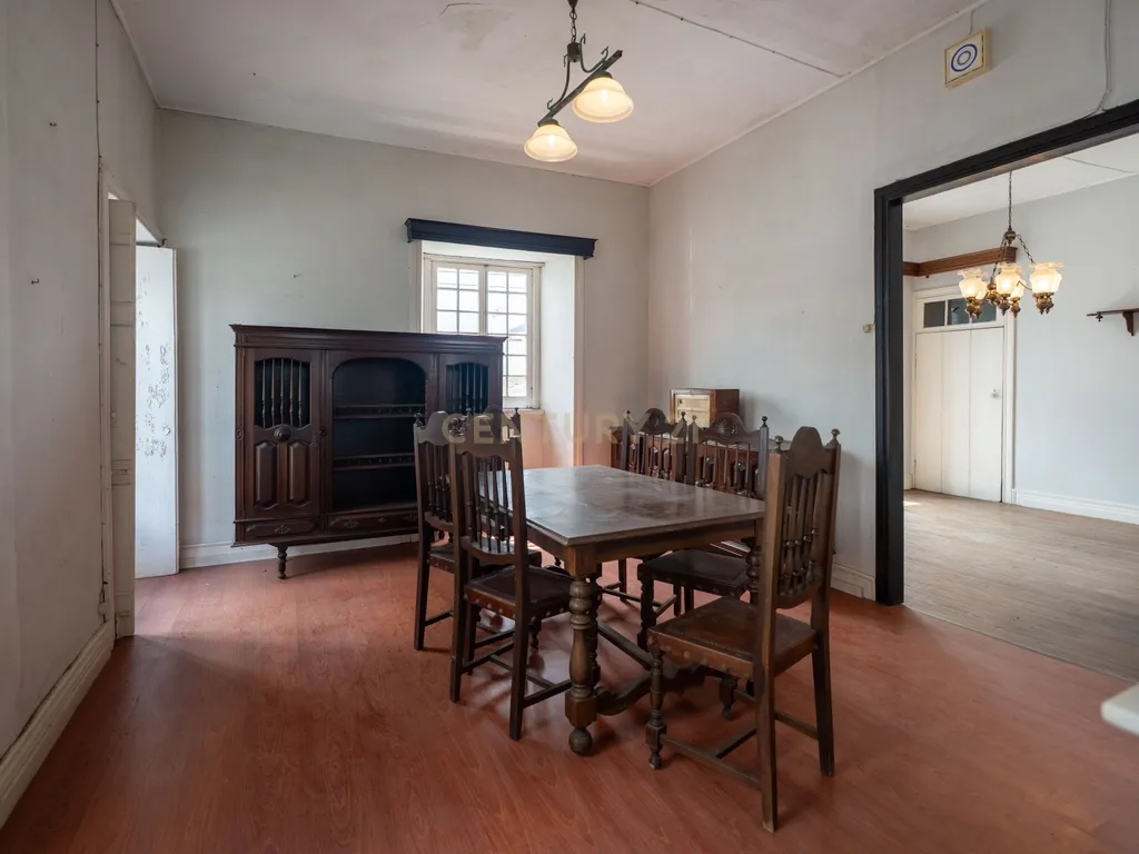 Moradia T4 + espaço comercial em Pico da Pedra - Image 6