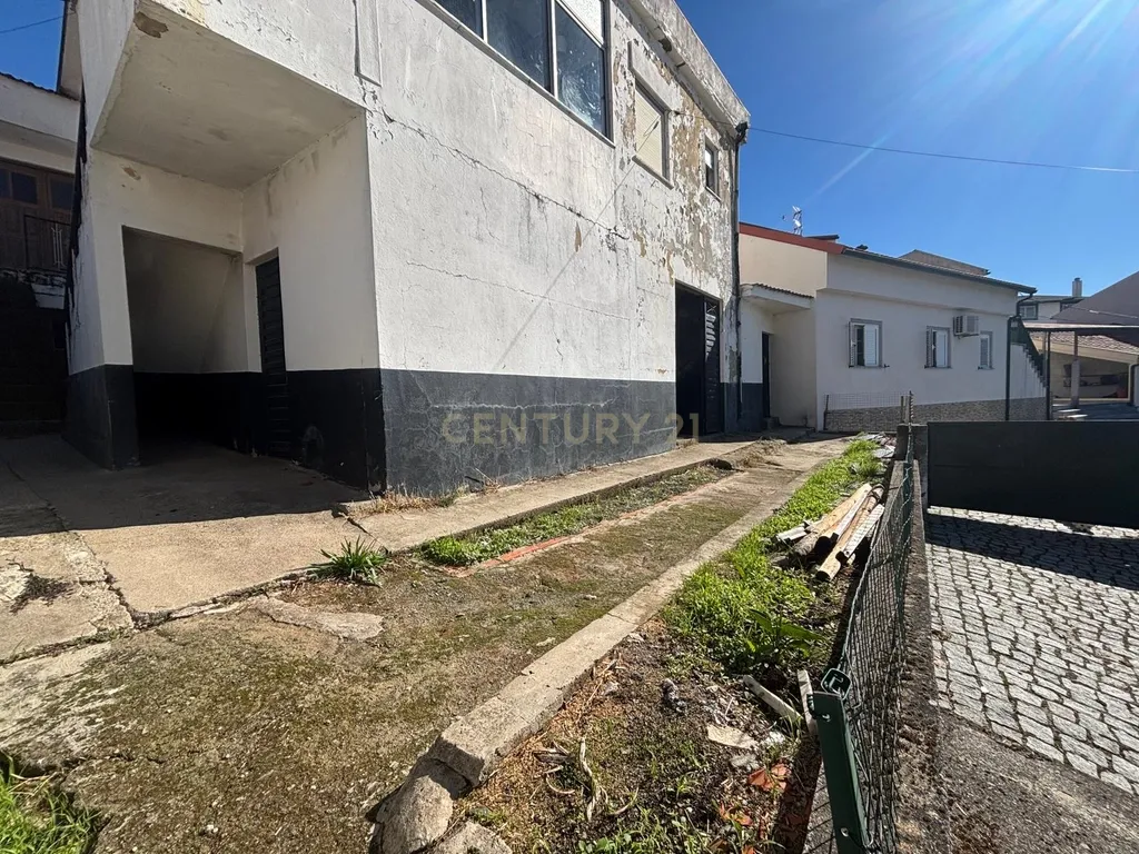 Moradia T4 em Murça – Oportunidade Única para Investimento ou Habitação Própria - Image 25