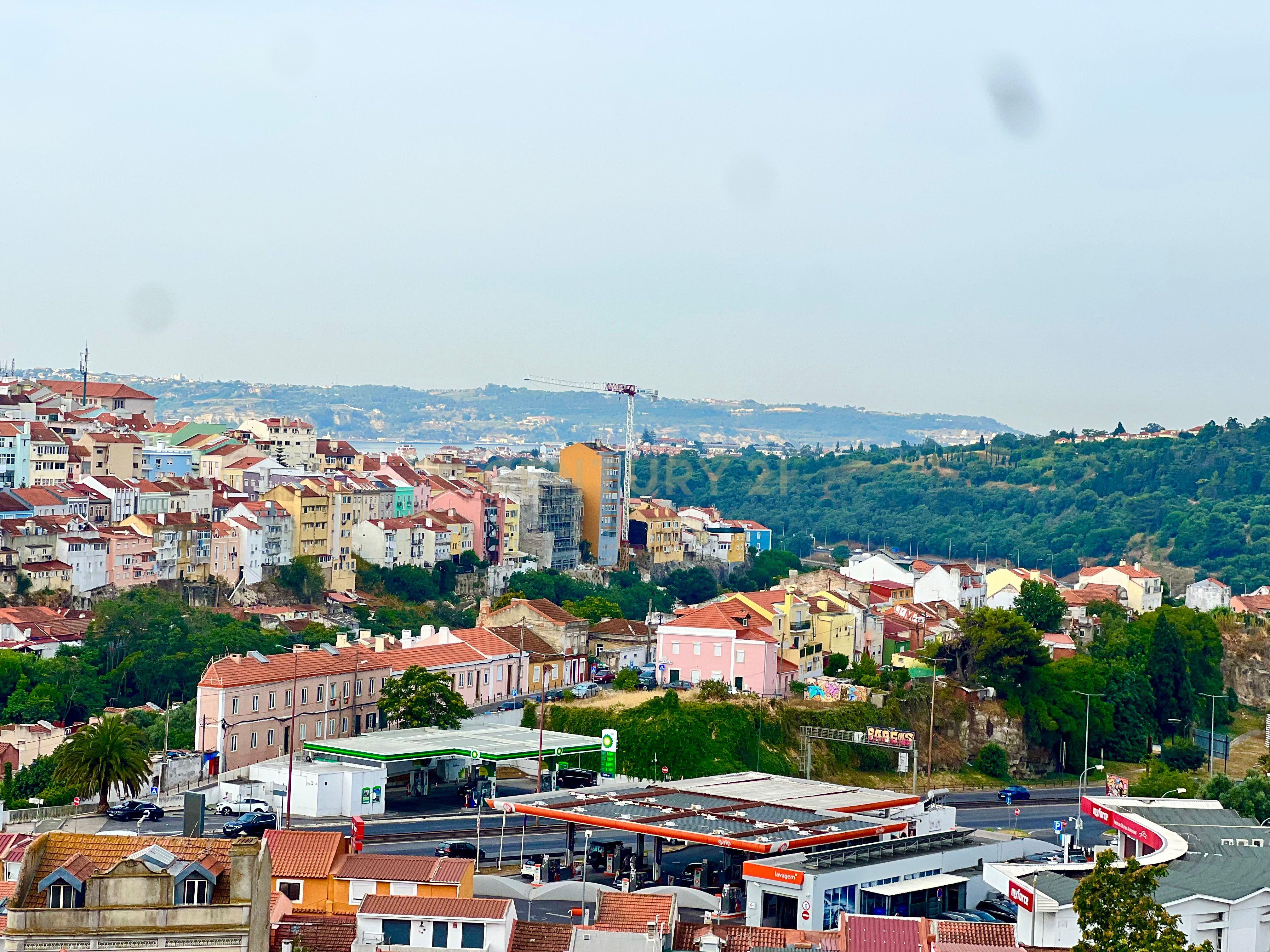 Fotografia 5 de Prédio à venda , Campolide - Devoluto, garagem e terraços