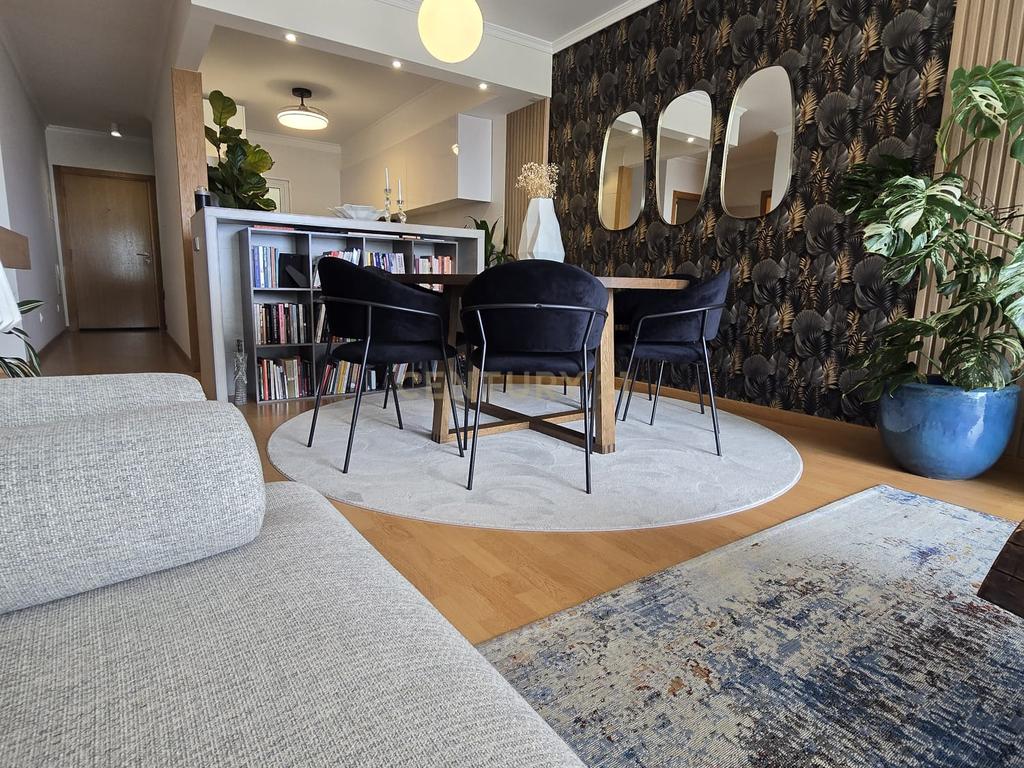 Apartamento T2 de elevada qualidade no centro do Caniço – sofisticação, vista mar e localização privilegiada - Image 2