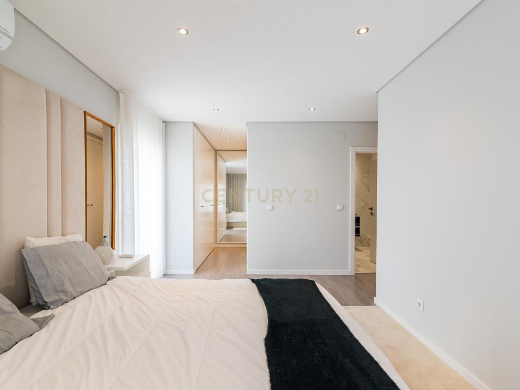 Luxuoso Apartamento T3 em Odivelas com Vista Panorâmica - Image 22