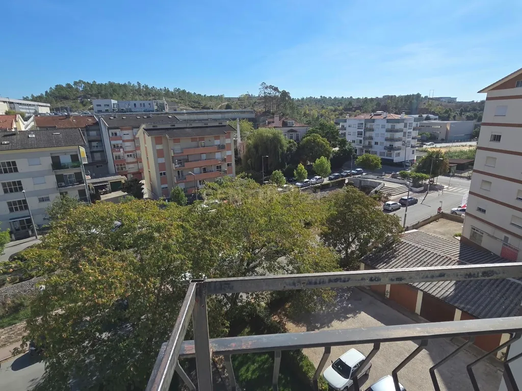 Arrendamento T3 com Garagem | Boas Áreas | Bairro de Santa Apolónia - Image 5