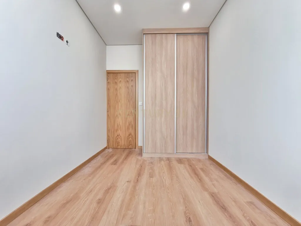 Apartamento T3 arrendado -com 6,5% rendimento - S. Mamede Infesta - Image 15