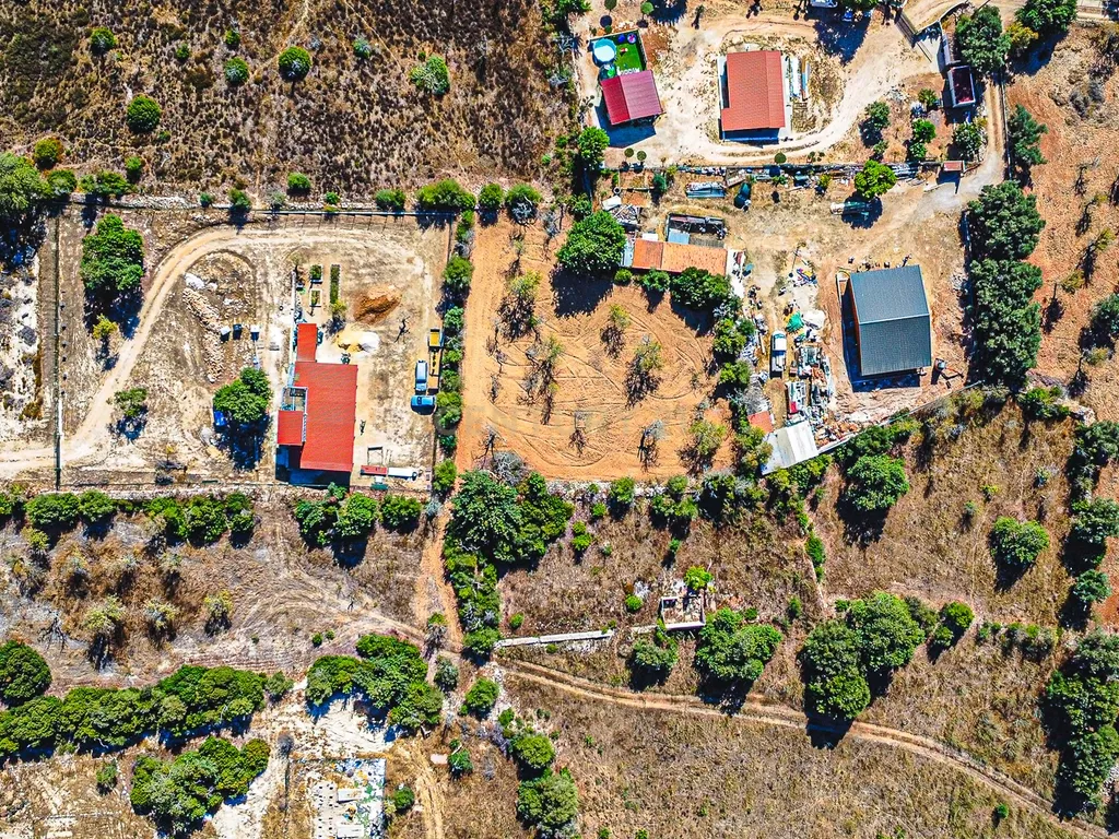 Terreno Rústico com 1.800 m² | Natureza, Privacidade e Excelente Potencial | Paderne - Image 13
