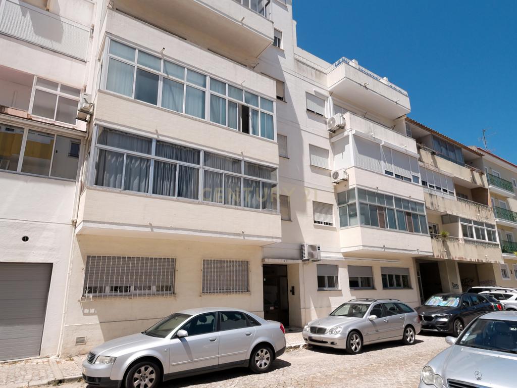 Apartamento T1 - totalmente remodelado - Elevador- S. António Caparica - Image 15
