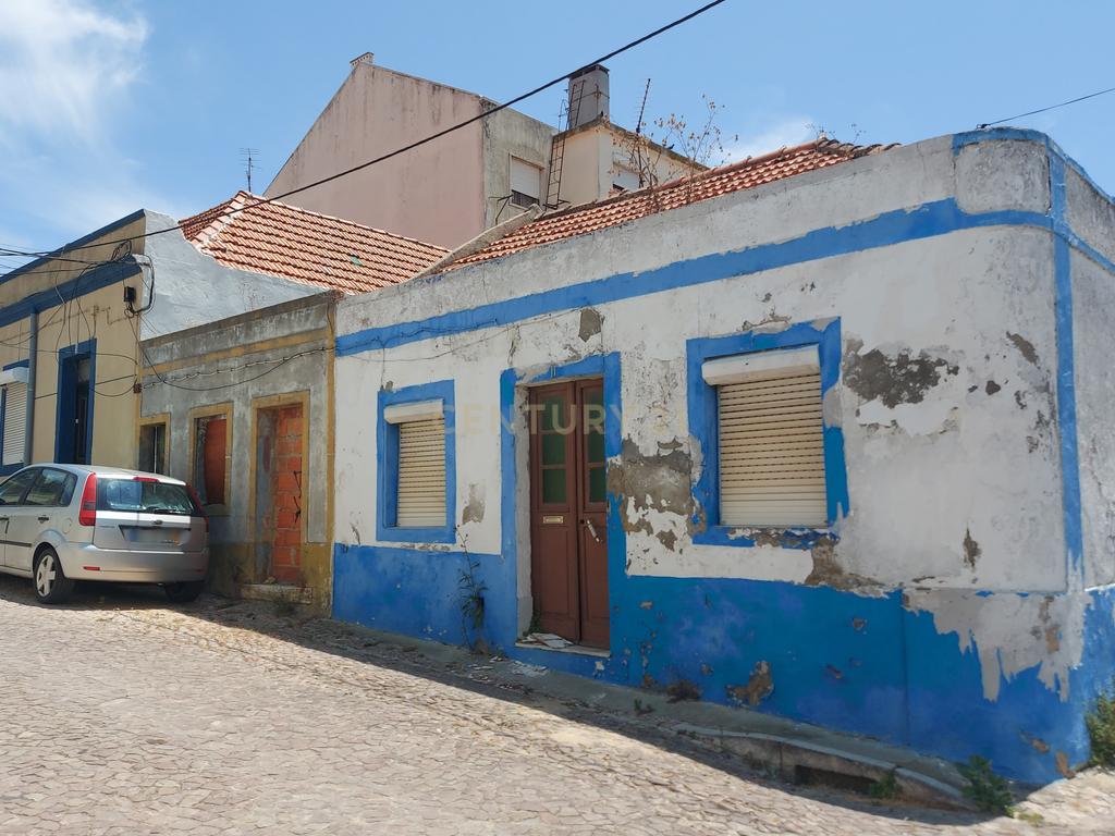 🏗️ Terreno com Ruína – Setúbal | Oportunidade de Investimento - Image 1