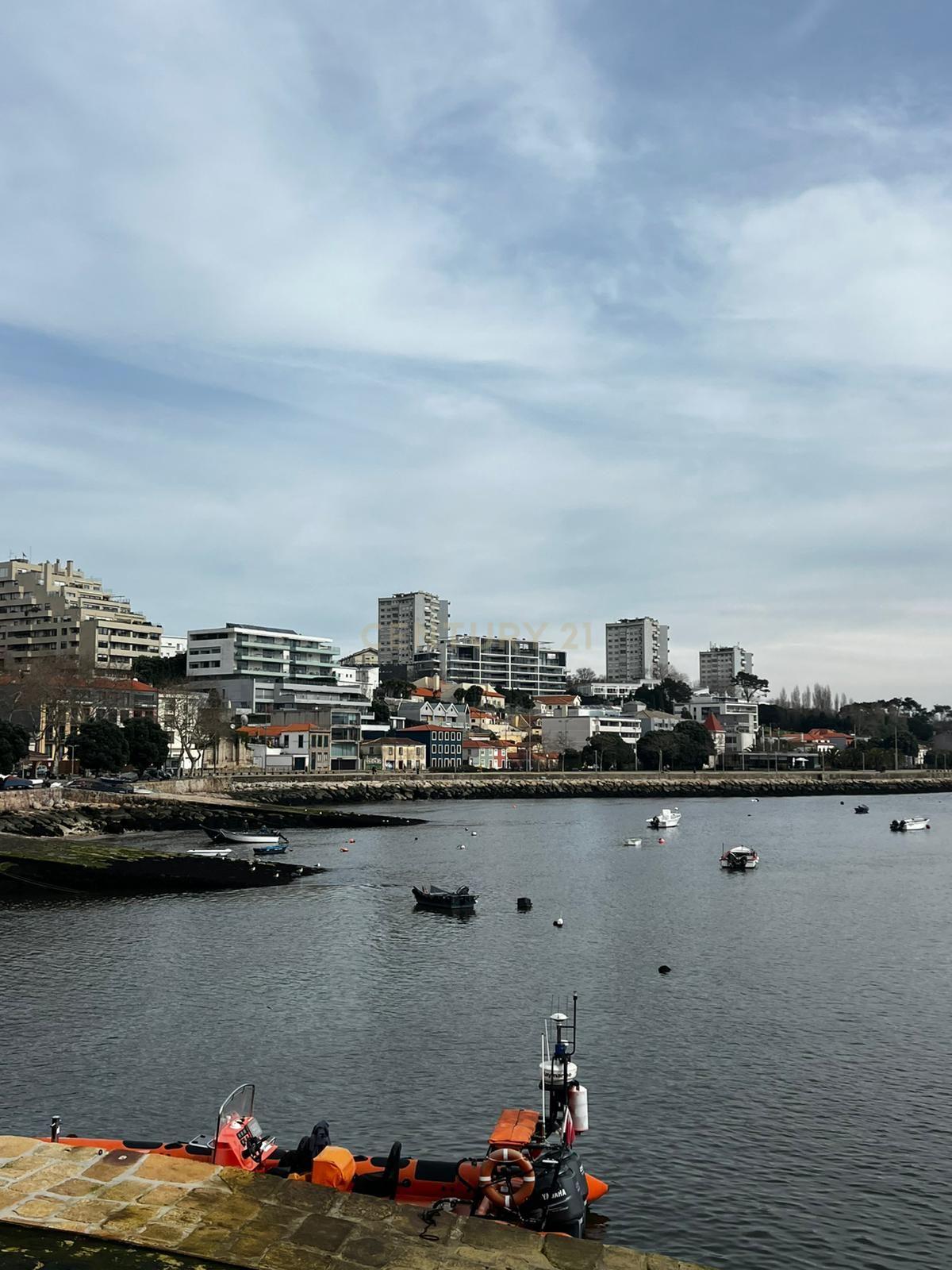 Fotografia 10 de Luxo na Foz do Douro, com vistas mar e rio